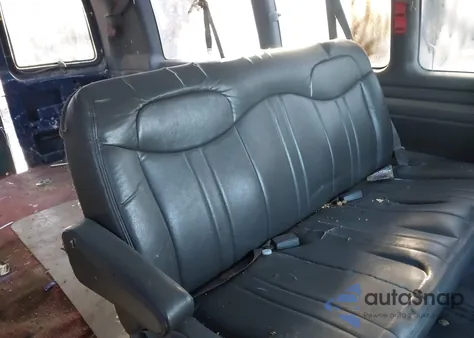 2001 Chevrolet Express from USA, damaged, VIN 1GAGG25R511171487